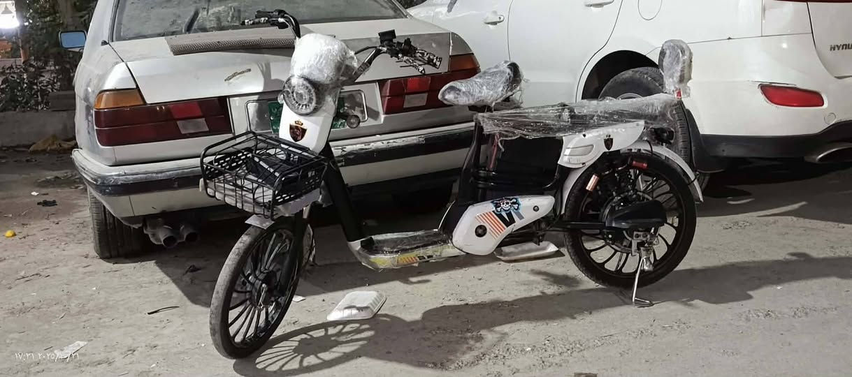 ماطور شحن لل بيع 
السعر 180 وبي مجال 
مكان جانب الأيمن حي المامون ***********
