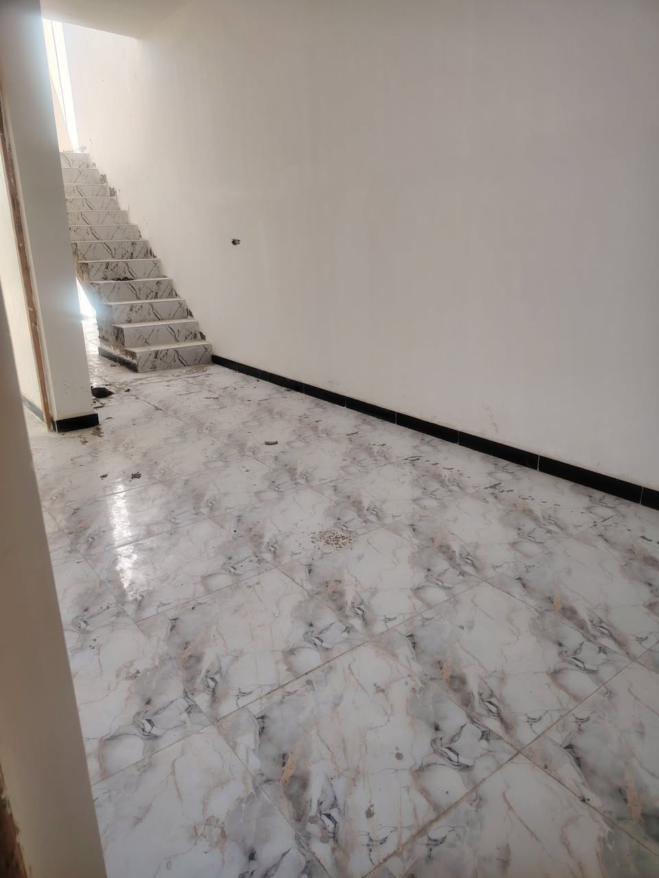 يوجد مشتمل للبيع المساحه 150متر مطلوب مبادره اليشتري يسدد بشهر ٤٠٠ المكان حي الاساله للاستفسار الاتصال على الرقم ***********
***********
