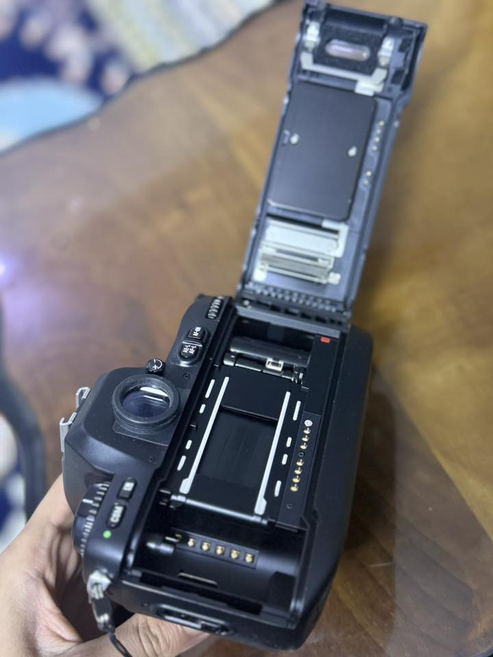 كاميرا نيكون f 100 فول نضافة السعر ١٨٠ و بيها مجال
التواصل :***********
