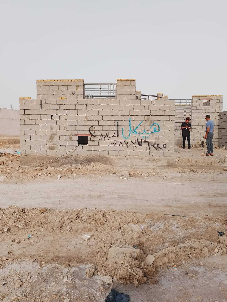 السلام عليكم
هيكل للبيع المساحه 200 متر العگر خلف المحطه  

‏‪***********‬‏
