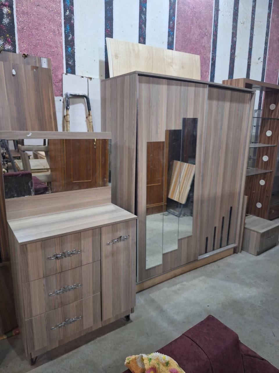 السلام عليكم...
كنتور خشب صاج نجاره مع ميز تواليت مع تخت جربايه
كنتور تركي بابين سلايت مع ميز مرايه مع كومدي
كنتور اطفال بابين 
نضيفات بدون ضرر
الصويره شارع السبيس مقابل حسينية ائمه البقيع
***********
