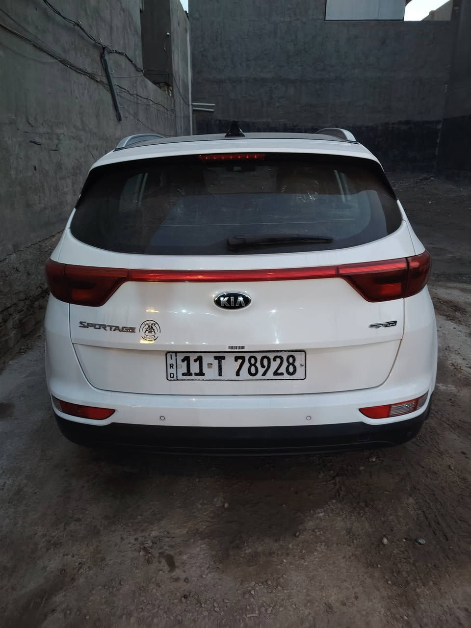 السلا م عليكم سبورتج موديل 2017 خليجي مكفوله كفاله عامه من كلشي كشنات كهرباء حساسات أمامي وخلفي كاميره دواره صندوق كهرباء بانوراما كشنات جلد داخل بيجي محرك2000 دوش باسمي رقم انكليزي  السعر١٩٣٠٠ وبينه مجال الاتصال***********/***********
