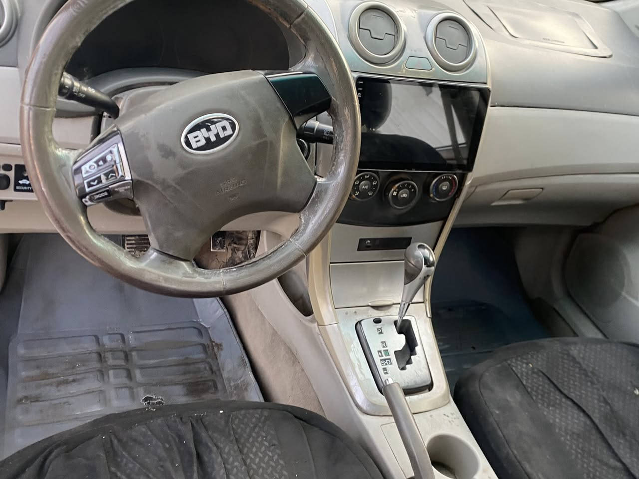 بيوايدي مديل 11 كير ومكينه كورلا بيكاتشو صدر جديد رقم كربلاء سنويه صاقطه ابو السنويه بيتهم بغداد مصبوغه عام بيها ملاحضات بسيطه نقص دعاميه خلفيه الرقم ***********.    السعر ٣٥ وبيه مجال قليل مكان سياره الغزاليه
