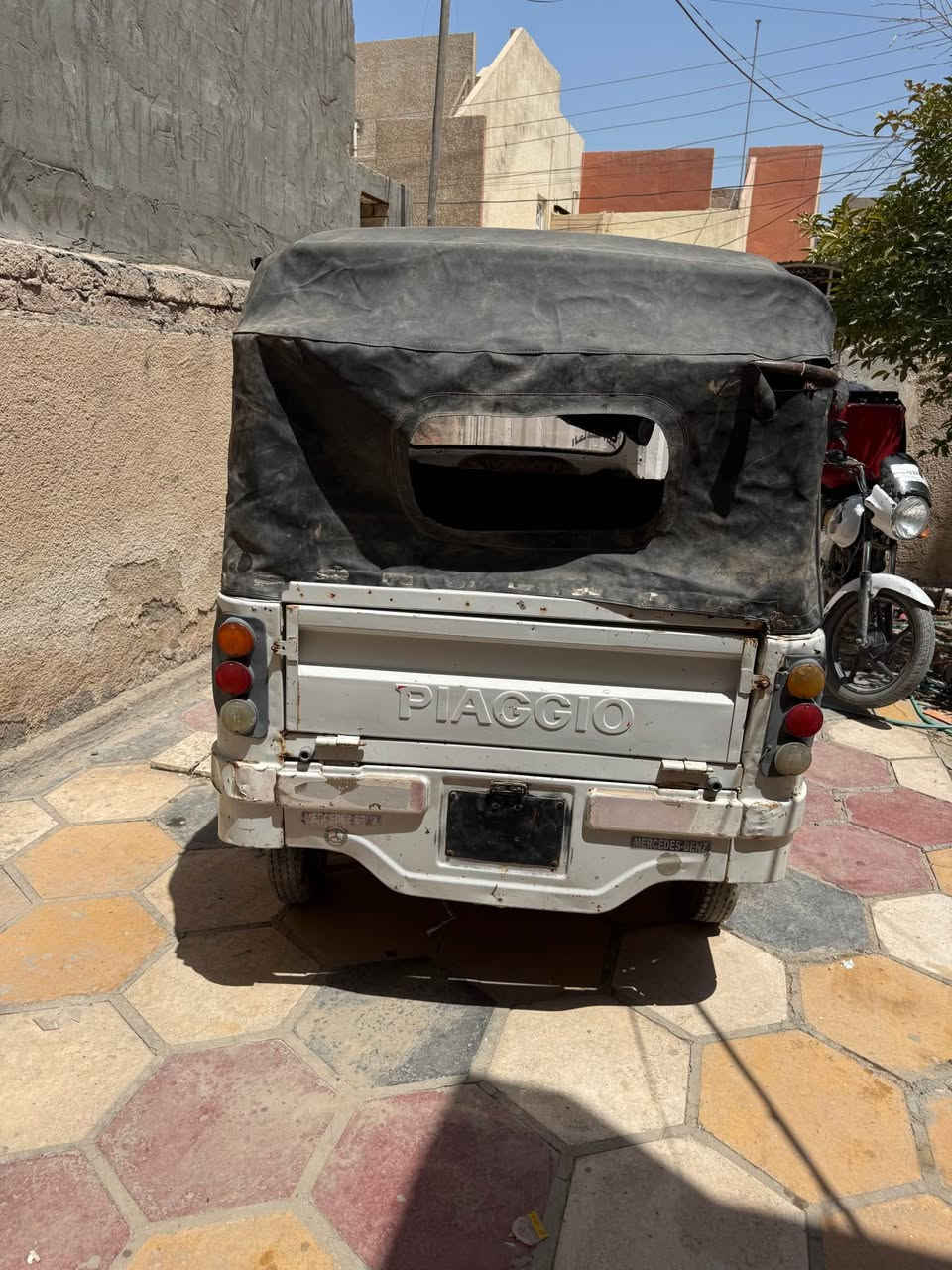 السلام عليكم تك تك موديل 2019بياجو لون ابيض اصولي اوراق اصليه محتاج بس اكلج كله شغال بس اكلاجات فتحتهن وعفتها ماجبت 000'1000وبيها مجال  رقم الهاتف ***********مكاني حله حلة, بابل
