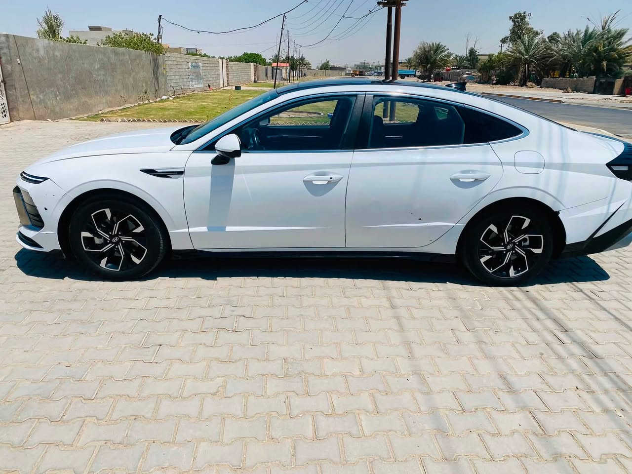 للبيع سوناتا موديل 2024
وارد كوري مكينه 2000
فول مواصفات للاخير 
السياره بدون رقم السعر ١٣٥ 
وبيه مجال قليل المكان بغداد 
الهاتف ***********
