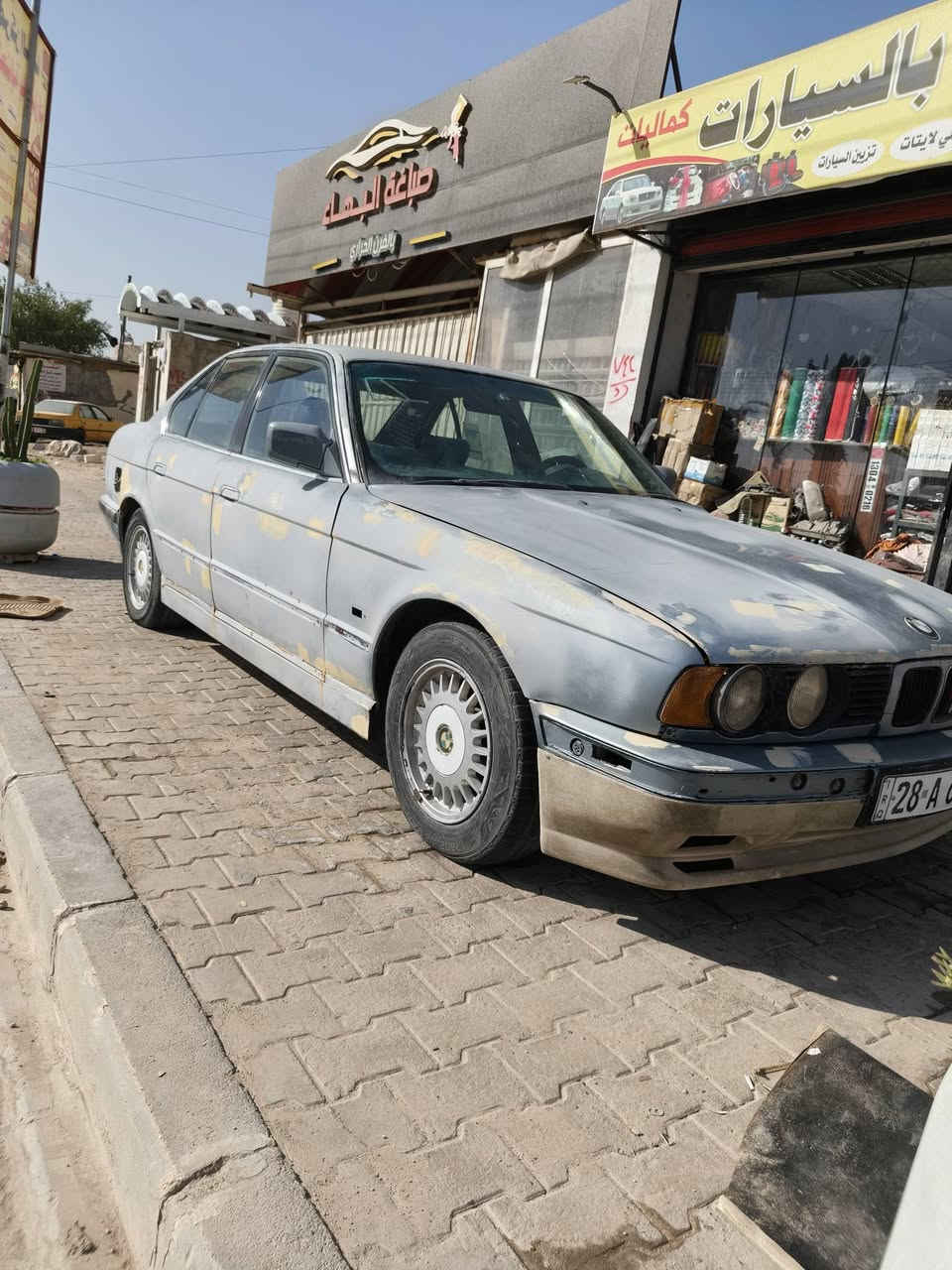 إم 525 لون مميز بحري جاهزه بس صبغ بعد سعرها 26 كير  حداديه تراي كهربايات كلها شغاله مكينه بس صوت براص فقط سعرها مناسب للشراي مكاني نجف رقم نكليزي شرط مداور رقم صاحب السياره ***********
