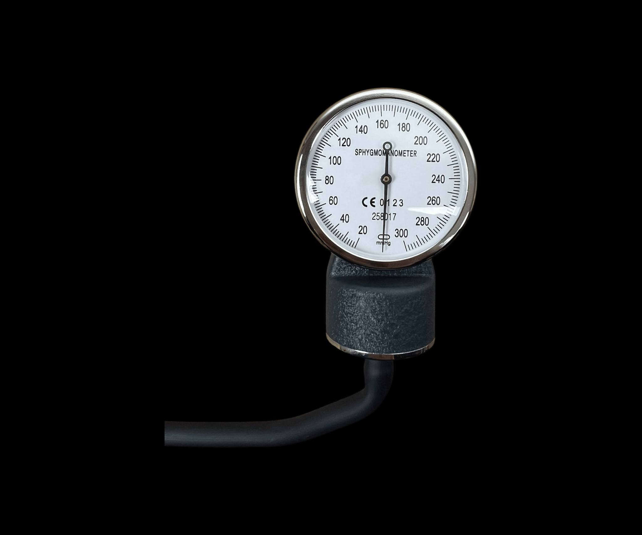 قياس ضغط الدم  احلى هديه تقدمها لامك أو لابوك  
الاستخدامات

قياس ضغط الدم يدويًا بدقة عالية في المنزل

مناسب للاستخدام في العيادات، المستوصفات، والمراكز الطبية

مثالي للطلاب والممارسين في المجال الطبي والتمريضي

متابعة ضغط الدم بشكل دوري بدون الحاجة للكهرباء أو البطاريات

المميزات

مقياس ضغط ميكانيكي (Aneroid Gauge) عالي الدقة وسهل القراءة

مؤشر قياس واضح وكبير لقراءة الضغط بسهولة

كفة ذراع قابلة للتعديل تناسب محيط الذراع من 9 إلى 17 إنش

مضخة يدوية (Bulb) مريحة للتحكم في ضخ الهواء

سماعة طبية مرفقة للاستماع بدقة إلى نبضات القلب

مصمم للاستخدام الذاتي (Self-use) وكذلك للاستخدام المهني

لا يحتوي على مطاط طبيعي (Latex Free)، آمن للاستخدام ولا يسبب حساسية

لا يحتاج إلى بطاريات أو كهرباء – جاهز للعمل في أي وقت

جودة تصنيع مناسبة للاستخدام اليومي

حاصل على اعتماد CE

محتويات الصندوق

جهاز قياس ضغط دم يدوي بمؤشر ميكانيكي

كفة ذراع قابلة للتعديل

مضخة يدوية لضخ الهواء

سماعة طبية

حقيبة تخزين وحمل

دليل استخدام مصوّر باللغة الإنجليزية

الملاحظات

القراءة تعتمد على الطريقة الصحيحة للاستخدام والاستماع عبر السماعة

يُنصح بالجلوس والراحة عدة دقائق قبل القياس للحصول على نتيجة دقيقة

المنتج يدوي بالكامل وليس إلكترونيًا

لم يتم ذكر بلد المنشأ

طول السماعة 50 سم

كل هذا السعر 25.0000 التوصيل مجاني 

التواصل مع الرقم ***********  
واتساب متواجد ***********
