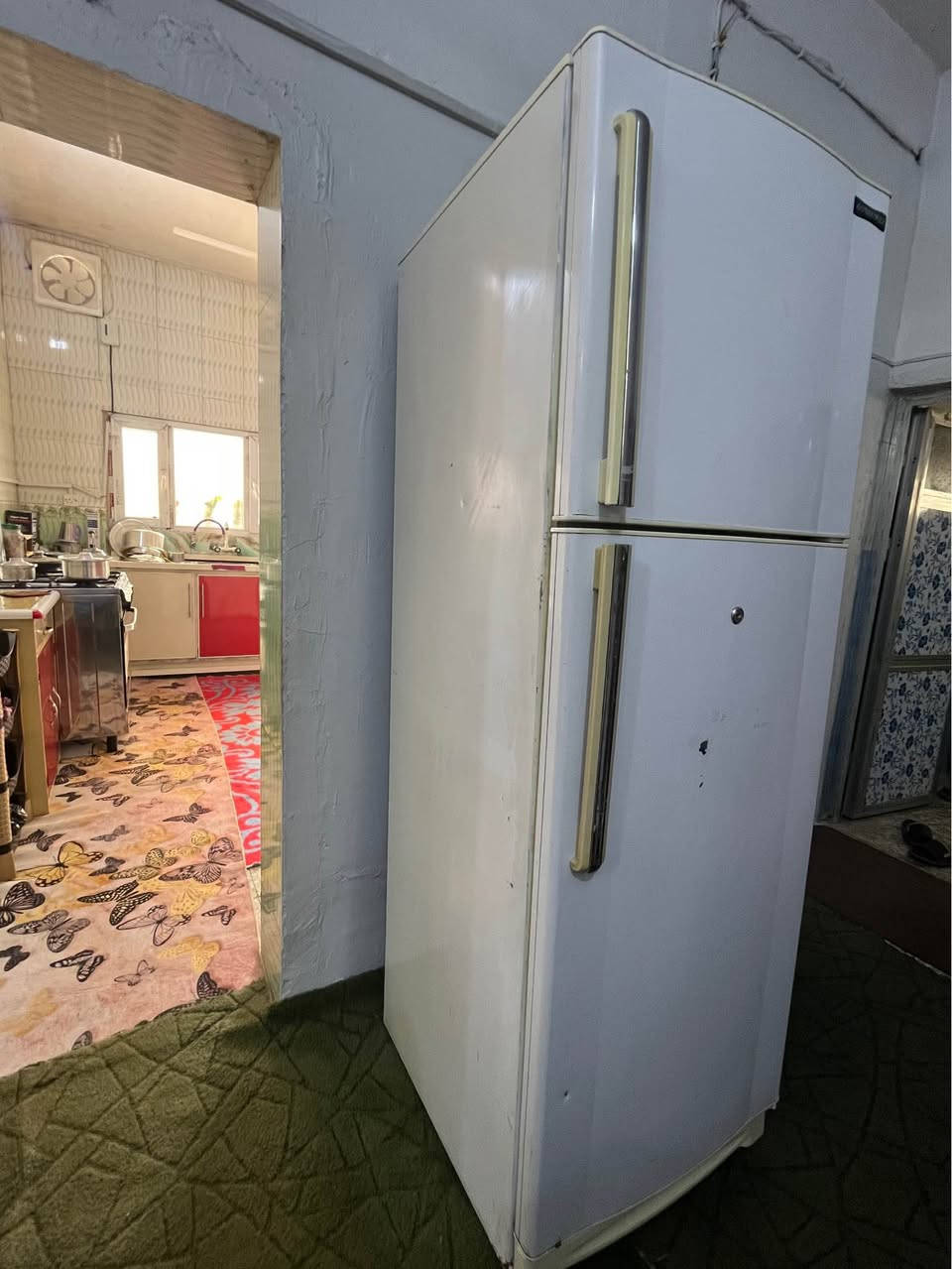 ثلاجه كبيره الحجم ٢٠ نضيفه وشغاله وعلى الفحص سعرها 180 وبيه مجال المكان نهايه الشعله منطقه الدهله *********** بغداد, العراق
