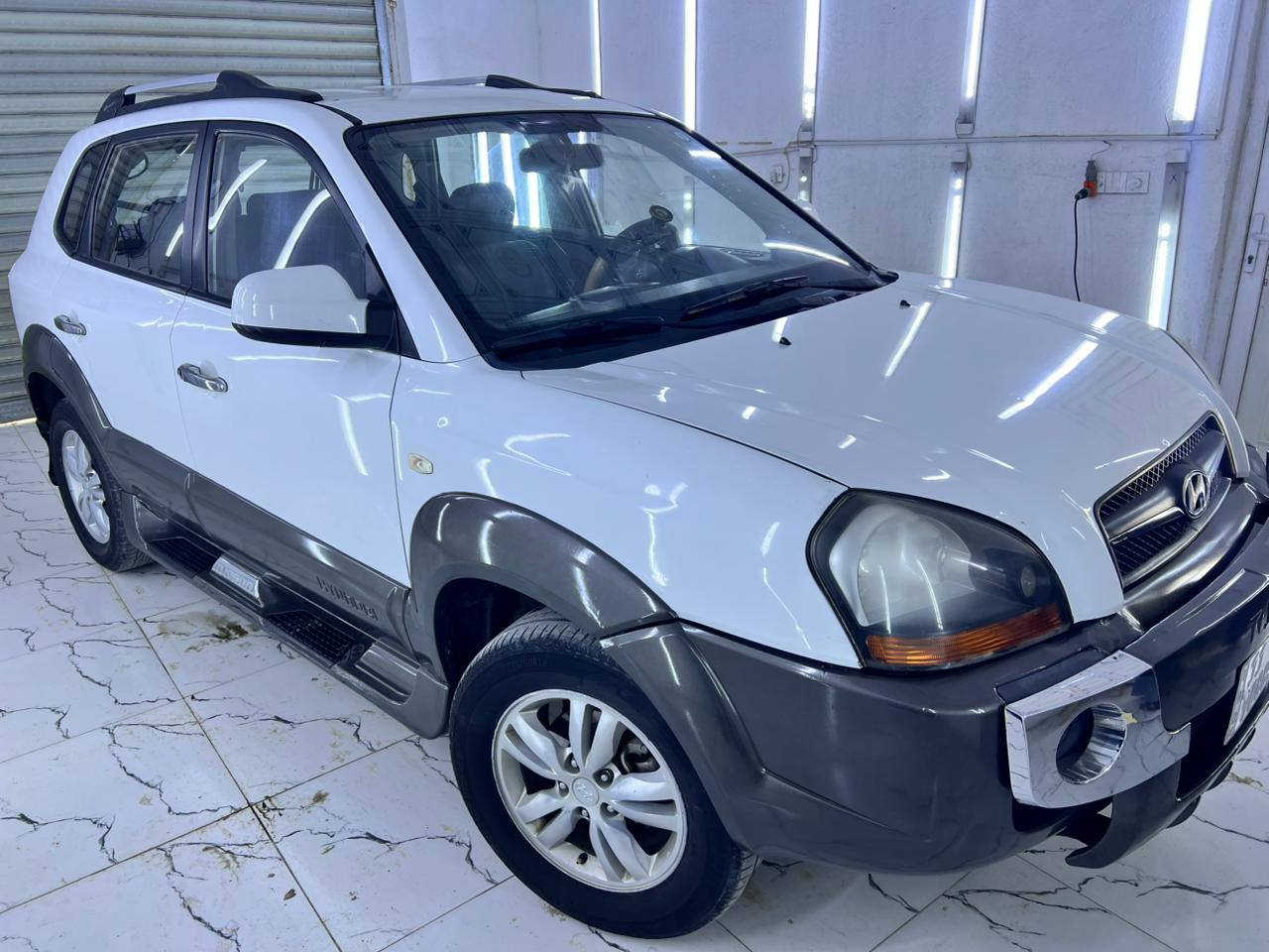 السلام عليكم
توسان موديل 2009
مكفولة من الصيغ والتبديل
كير مكينة تبريد مكفولات
4 سلندر 
السيارة حلوة وجاهزه
العنوان ديالى 
جديدة الشط 
السعر 122 وبيها مجال شي بسيط
***********
