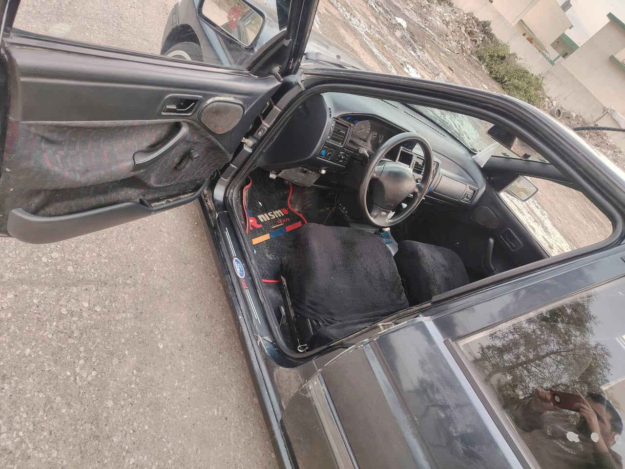 فورد سكورت  موديل 1994محرك كير شرط عينه وكلج شرط رقم دولي هزه جديده 
شرط تحويل وكاله طخم جديد كدام وخلفي كهربائيات شغاله تايرات نضاف سعر 19$ للتواصل ***********
