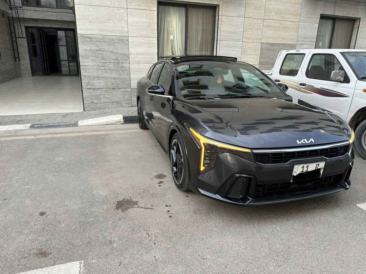 السلام عليكم لبيع كيا K4 
2025 فول موصفات 1/1
سياره وارد امريكا الضرر كما موضح بلصور 
بدون يرباك بدون دواخل 
فقط تعديل بل حوض 
و شاصي خلفي ايمن 
ماشيه ٧ الف 
رقم بغداد باسمي تحويل مباشر 
دخول جديد 
مكان سياره بغداد  
الاستفسار ***********
