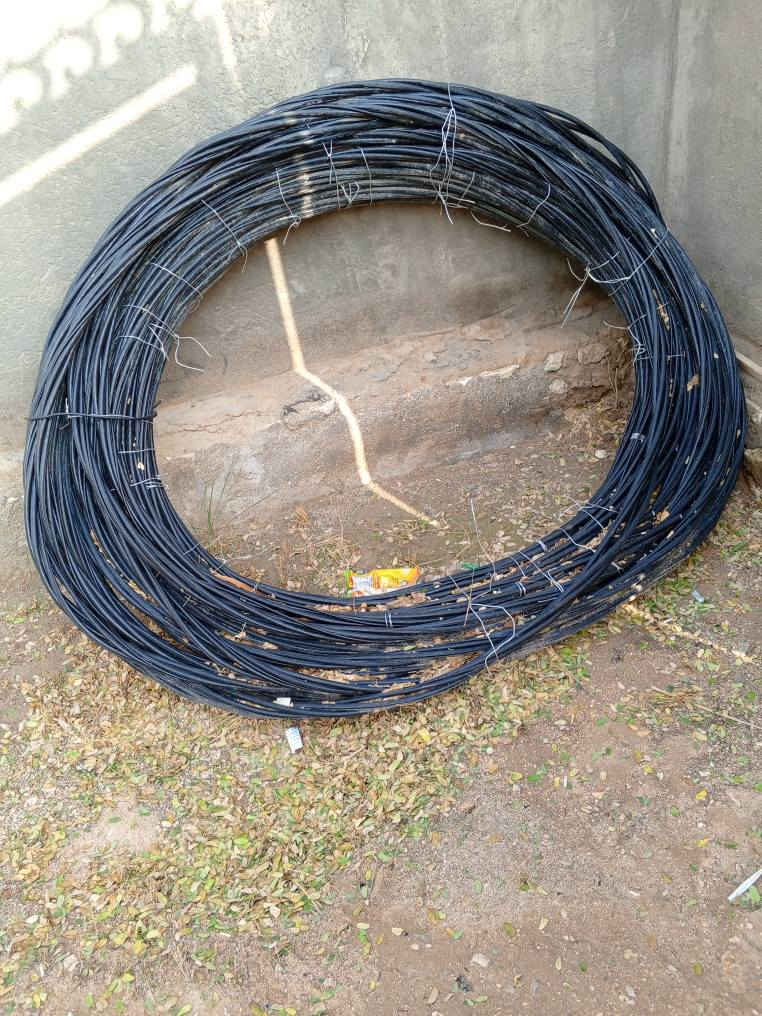 سلام عليكم كيبل ربع خطوط جديد طول 150 متر شراي يتصل عله خط ***********
