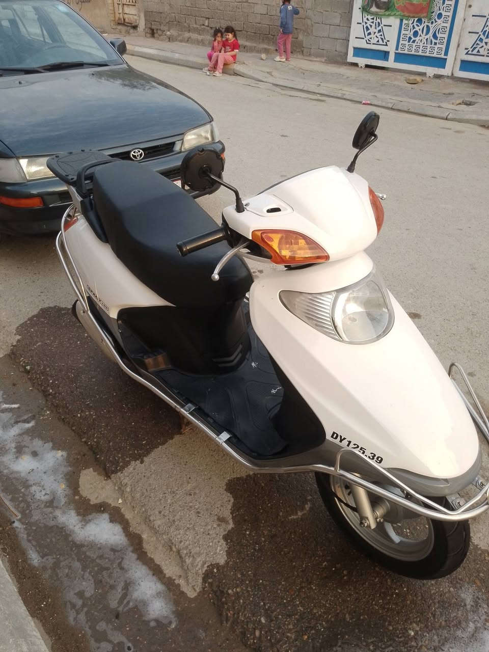 سلام عليكم سبيسي للبيع دراجه كامله من كلشي كهربيات شغاله عالي ناصي السرعة الشاير درع ستيل تخم تاير جديد باتري جديد كابريتر اصلي مكينه ناعمة لا دخان لا تنقيص  سعره 500وبيه مجال مكاني واسط النعمانيه *********** اتصال
