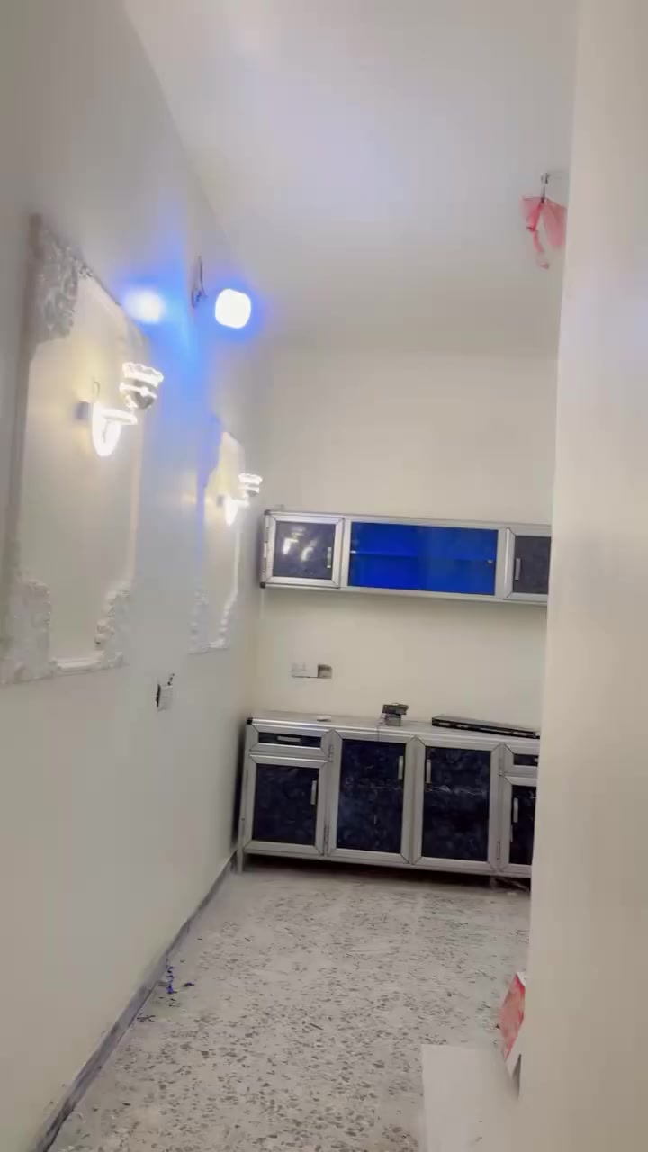 السلام عليكم بنايه 90 متر ع شارع العام للبيع 
موقع تجاري  الثعالبه محله 373 زراعي بناء جديد وبيها وارد حلو
للاستفسار ***********  واتساب
