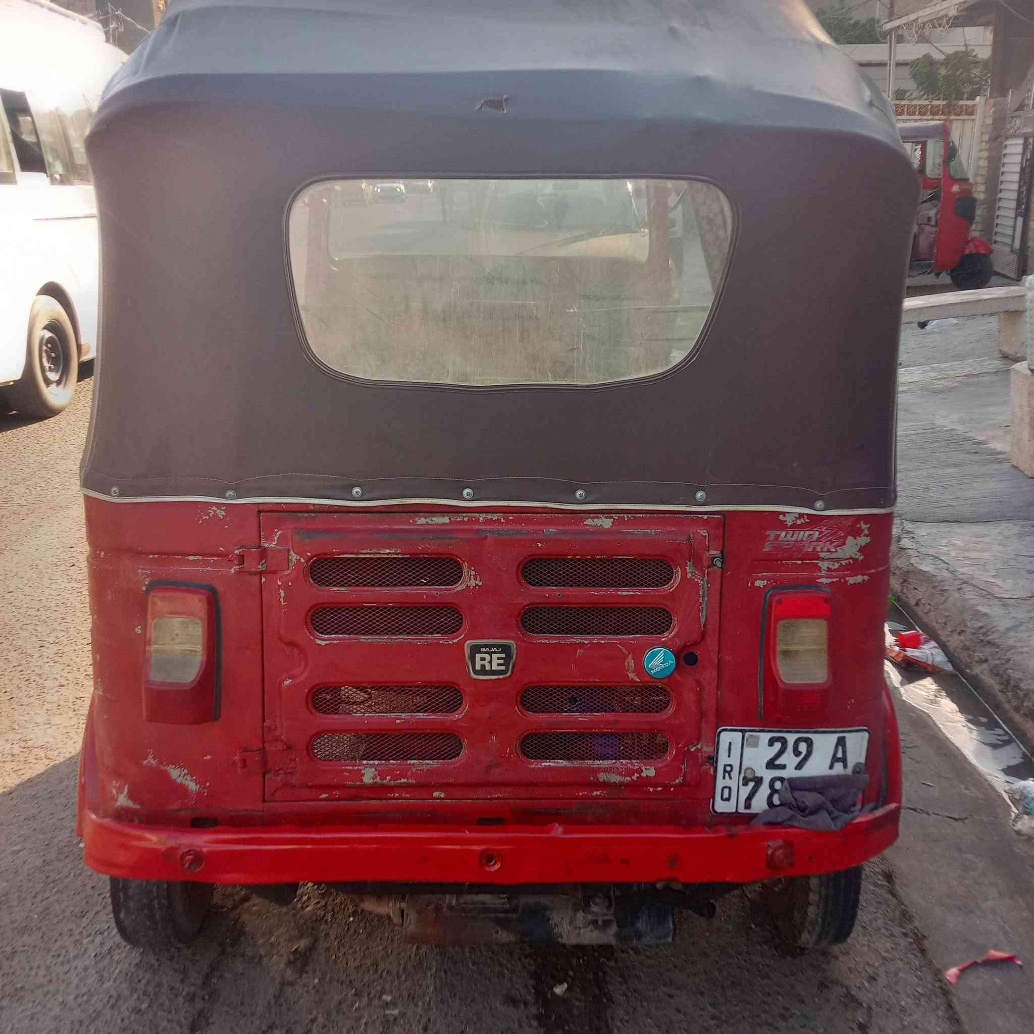 تكتك،البيع،موديل17،رقم،نكليزي،واسط،تكتك،بلاديه،خير،من،،الله،المكان،بغداد،السعر3500,وبياه،مجال،***********
