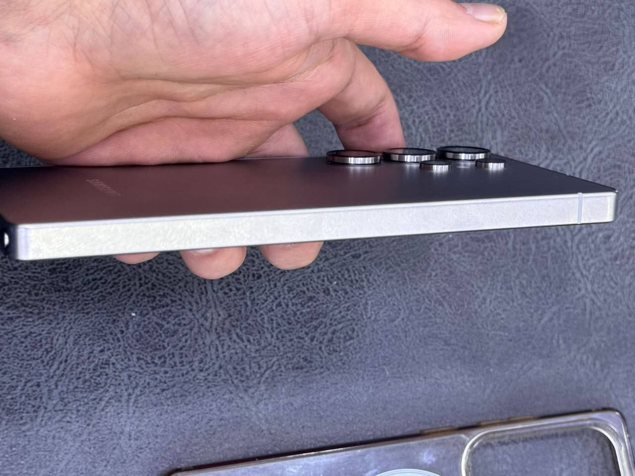 سامنسونك اس 25 الترا
ذاكره 256 
ضمان الريان صارله 3 اشهر استخدامه 204 ساعه 
استخدام قليل جداً 
شخط ما بي الجهاز 
كامل ملحقات النضافه 
100% 
كامل ملحقات شاحنه اصليه والكارتونه مالته
+ سماعة اصلية من شركة هواوي 
السعر : 1300 
العنوان : بغداد _ الزعفرانية 
الرقم : ***********
