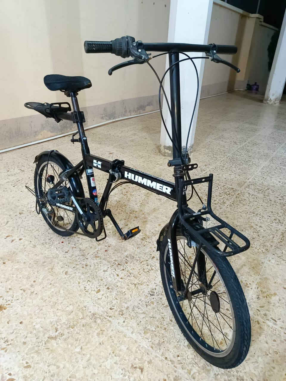 للبيع بايسكل باله جيب (jeep ) .حجم عشرين. لون اسود جلد حيه. لشه نضيفه. تايرات جدد .بريكات شغاله بس الخلفي .وياله عدله .مكينه شيمانو شغاله ٣ نمر بس يرادلها تعيير.  لشه جدا نضيفه صبغ بلادي. بايسكل ما متعوب مثل ما موضح بالصور النضافه  + بايسكل باله همر (HUMMER ) .حجم عشرين. لون اسود. صبغ املس. لشه نضيفه .تايرات جدد. بريكات شغاله بالمكان .وياله عدله. مكينه شيمانو شغاله .لشه نضيفه حيل وصبغ بلادي. بايسكلات موضحه بالصور. مكاني بالقائم الكرابله .الشراي واليريد التفاصيل الباقيه يجي خاص او يخابرني.  ( *********** ). وتدللون.
