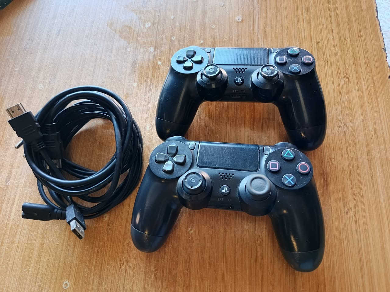السلام عليكم عندي ps4 عدد5 اريد ابيع مستعجل عل بيع 
السلام عليكم عندي بلي فور للبيع عدد ٥
مهكر داخلي مثل ما موضح بل فيديو 
نضام 11.00
اب انسب الاسعار 
رقم 
***********
***********
