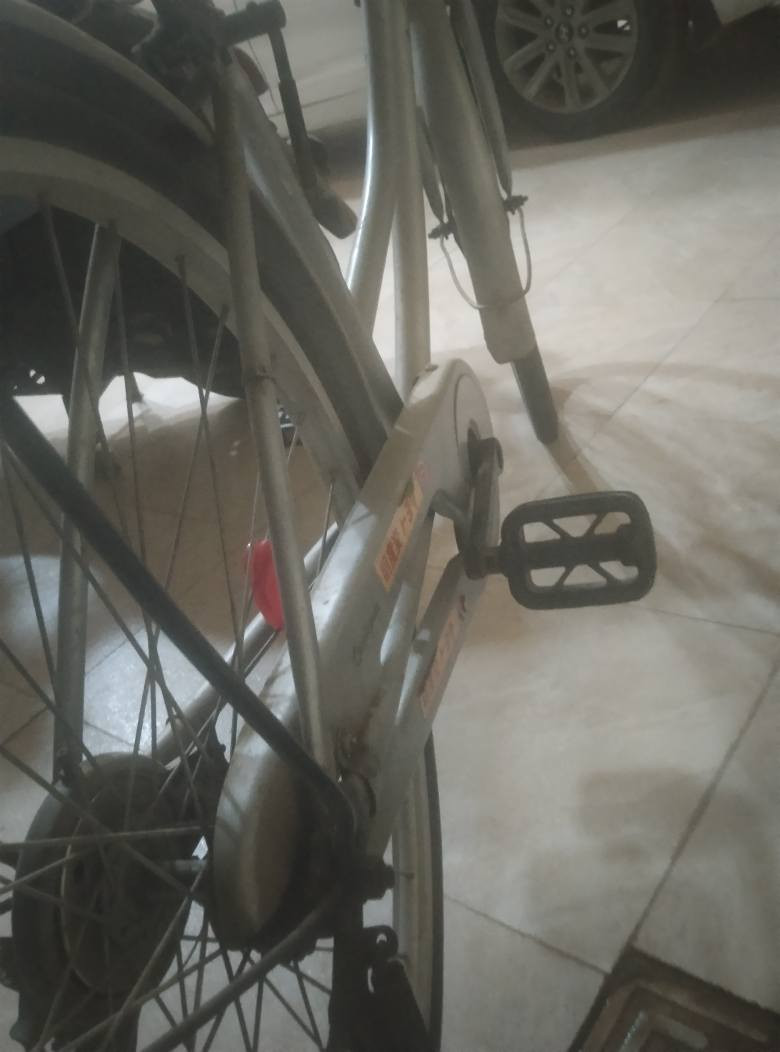 باسكل للبيع الحجم 26 رصاصي فول مواصفات ما ناقصه شي السعر خاص ع هاذا الرقم واتساب ***********
