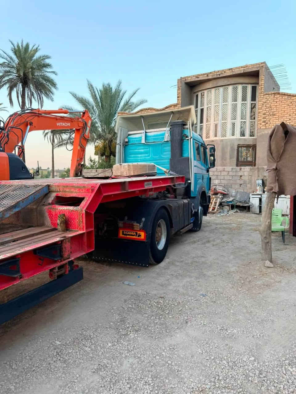 البي موديل 1986 . اصل مسجله بسنويه لودر بسمي شاصي مكفول مبطنه بلادي مكينه 8 دبل تيربو كير 130 .قماره بلاديه قطره صبغ مابيها .عربانه المانيه اصل مكفوله كفاله عامه طول السطحه 9متر  والعرض مترين و52سانتيم طول الرجلين 3متر و20سانتيم سياره 3 لوحات الدنيكر ال اول رفاع بلادي  بنسبه لتاير العربانه 17 ونص السعر 4 دفاتر 75 مكان الودر بابل مركز المدينه قرب معمل غاز الحله الحكومي للستفسار *********** رجائن رجائن الموشراي لايتصل  ،
