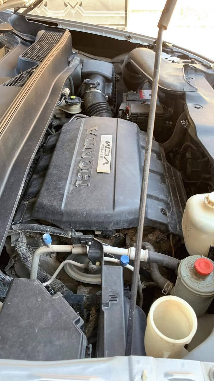 السلام عليكم هوندا بايلوت ياباني
 اصل 2010 للبيع موجودة في البصرة سفوان 
سبعة راكب محرك 3300
سلايد روف 
بانوراما 
تبريد ثلاث قطع 
تدفئة الكشنات الأمامية 
نظام ايكو 
حدادية امامية وخلفية كاملة
طخم تاير جديد 
رقم اربيل انگليزي سنويه لغايه 26
سيارة جاهزة ما تخسر عليها 
بيها ضربه خلفيه عكس السائق 
السعر 125 وبيها مجال للشراي
رقم هاتف 
*********** وات ساب 
‏***********‏ اتصال
