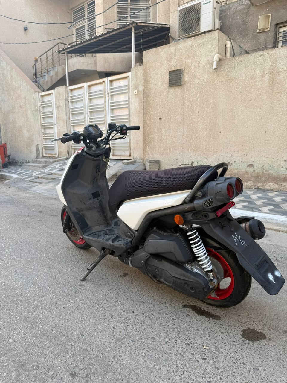السلام عليكم …سكنس جبلي مكفوله كفاله عامه من كلشي طلعت من الوكيل 5/18  وكيلها معرض ميسان بقطاع 28 بالسايدين قبل شهر طلعت دراجه جديده بمعنى الكلمه موديل 2013   ختم واحد وي المكينه …مكينه ناعمه ما تسمعلها صوت كلشي شغال بيها من الطول للطول معدل 100 دراجه ناشفه جديده ما داخله مصلح ابد بانزين كله محسن 

السعر(مليون و 350)وبيها مجال بسيط للاستفسار ***********

