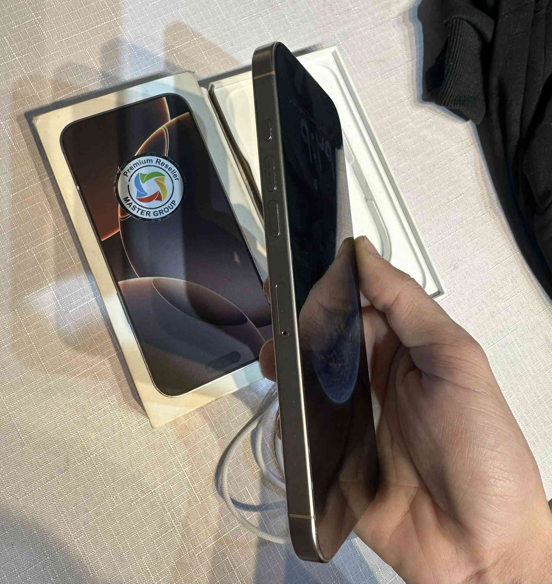 16 برو ماكس ذاكره 256 بطاريه 96 مامفتوح ولا شخط بي ضمان  سعره 1350 مكاني الكاضميه ***********
