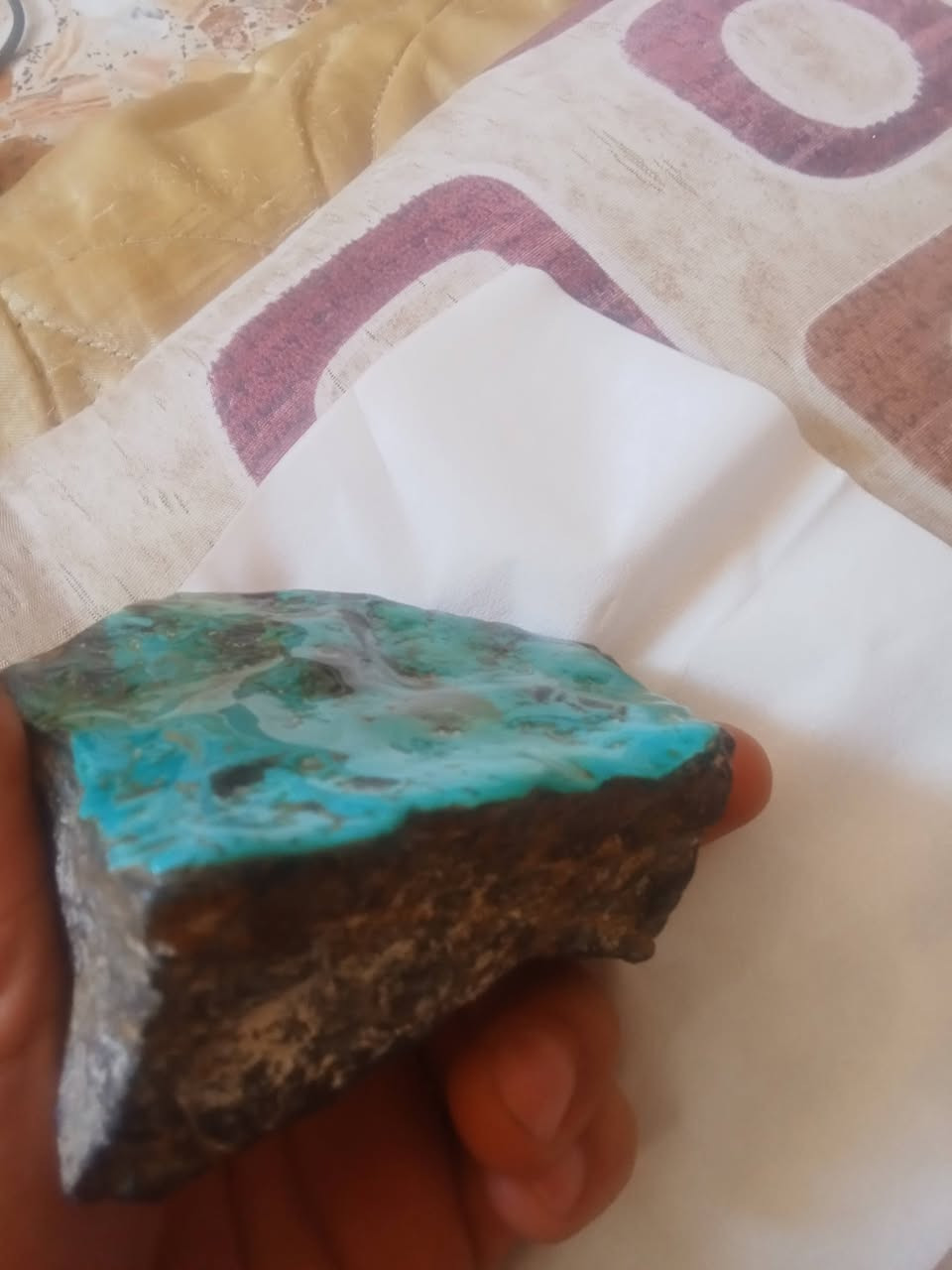 ‏سلام عليكم عندي حجره فيروزيه نادره كلش ويمكن ما متواجده هيج قطعه وحجم بلعراق اخذتهه من منجب بنيشابور معروضه للبيع للعلم لحجره كبيره نص من جف ليد مكاني بغداد ***********
