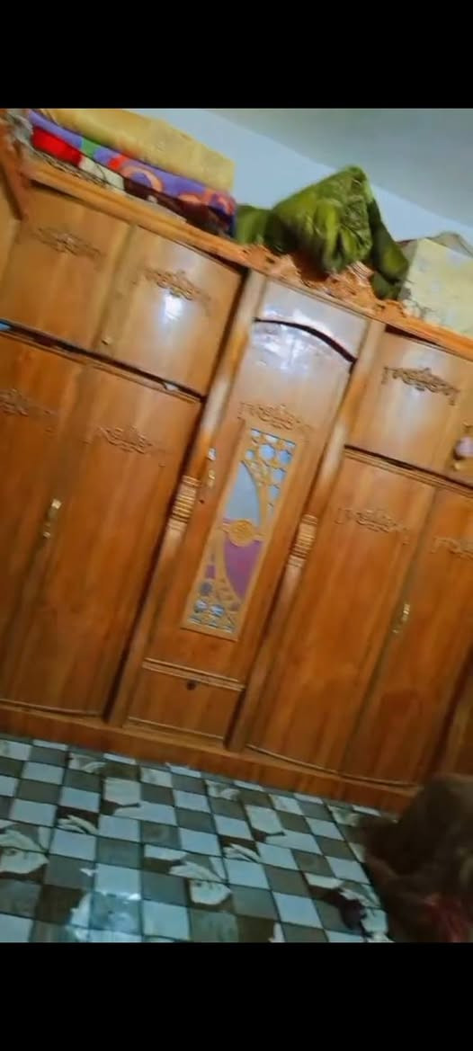 سلام عليكم غرفه ام لمسرح خشبهه ثقيل مابيهه اضرار بس جامه لمرايه من فوك شويه وقفاله موضح بل فيديو رايدهه 550 وبيهه مجال لمو شراي لا يتعبني مكاني كربلا ***********

