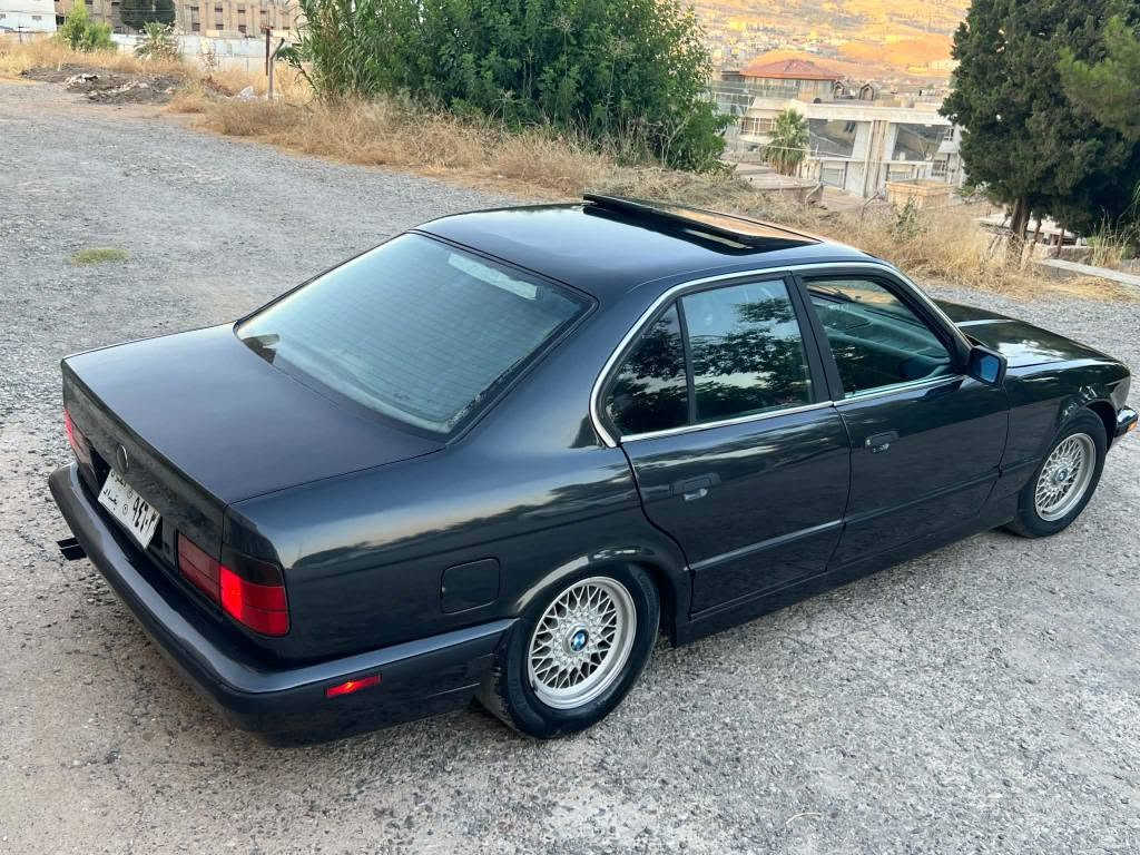 1993
525i
ئاڕم پلاستیک ئاڕمەکەی بەشەرت نادەم 
بیلاد  525 ی گیڕ عادی سولف و تەبرید وەسفی ناویت سەیارەکە ڕوبەڕوو جوانتر نەبوو هەقی ڕیگات ئەدەمەوە شوین کۆیە *********** كويسينجاك, أربيل
