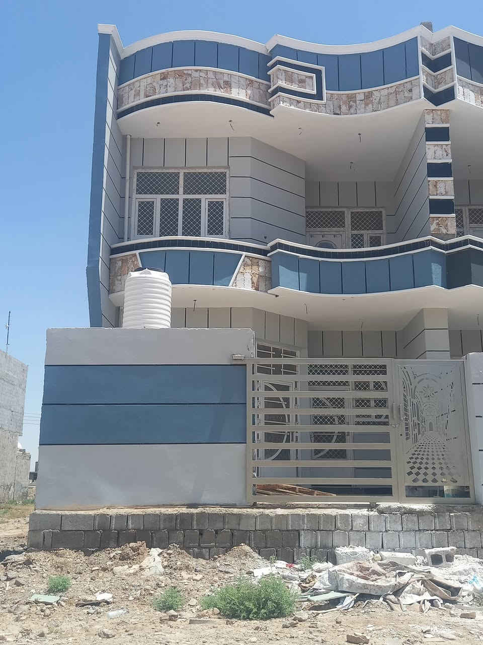 السلام عليكم
دار للبيع مساحة البيت الواحد ١٢٥متر واجهية ٦وربع نزال ٢٠ الموقع باب الدرب ال١٤ طابو ملك صرف   ***********
