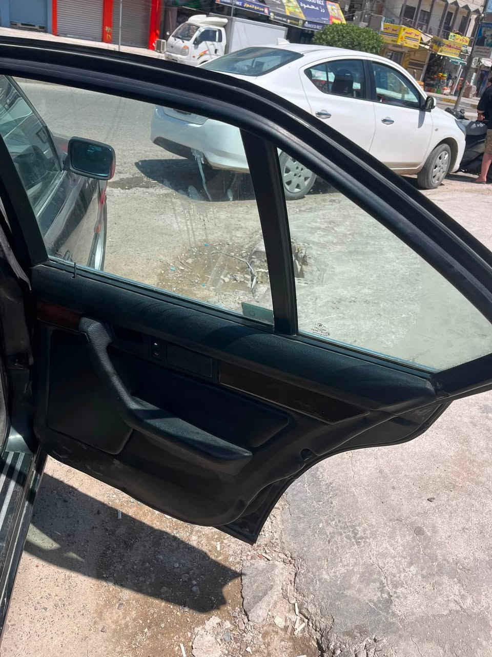 BMW525 كير عادي مسكر
مديل 1992
رقم بغداد بسمي 
سياره نضيفه  وبدون ضربه

بيها نواقص بسيطه سعر 46 وبيها مجال 
العنوان بغداد الحريه واتساب ***********
