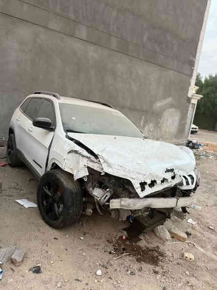 السلام عليكم 
للبيع  
جيب 
موديل2023
مواصفاات فوول 1/1
بصمه 
بانوراما
دخول جديد منفيس بسمي 
دافع كمرك  
ع حادثها سيارة تشتغل  
ب108 وبيها مجال    
الاتصال ‭0771 594 1199
مكان سيارة بغداد حي قادسية
