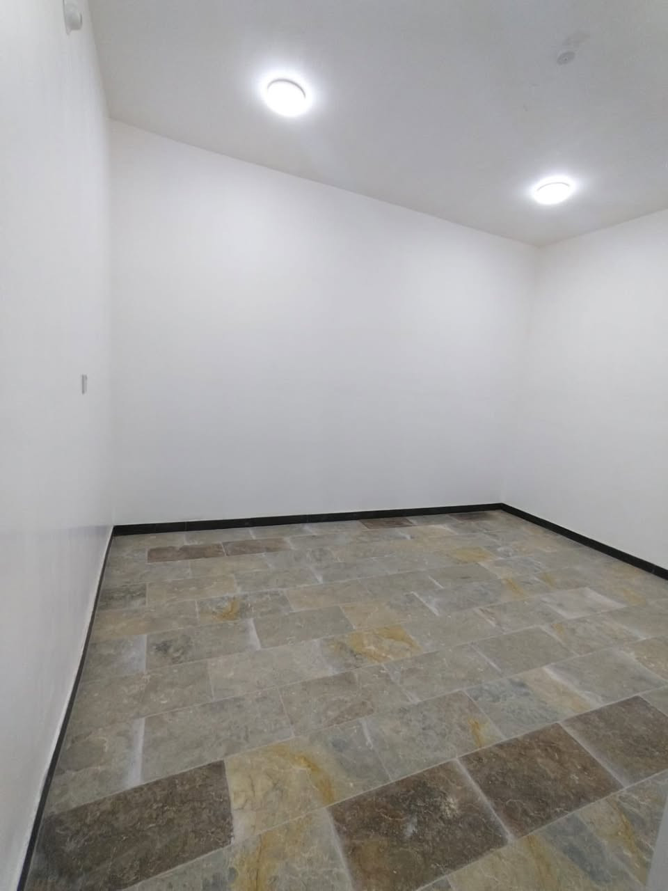 بيت للبيع 100 متر طابو صرف

بداية حي ميسان قطاع 15 .. عرض الشارع  10 

ثالث بيت عن الشارع العام الرئيسي ، موقع جداً ممتاز

بناء جديد 2026 درجة اولى … بناء صب كونكريت 

يحتوي على طابق ونص

الاول / غرفة وصالة واستقبال ومطبخ ومكشوفة
وصحيات داخلية وخارجية وطارمة

الثاني / غرفة وصالة وصحيات

#السعر 165 مع المجال

للاستفسار *********** مكتب القلعة بحي ميسان
