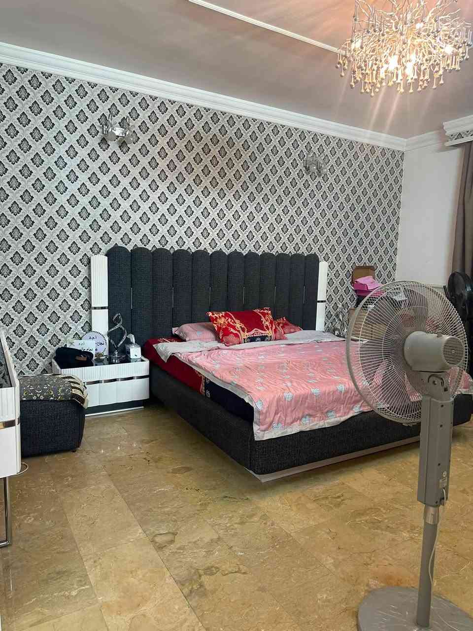 المنصور البيجيه  شارع  مال المحكمة  دار للبيع مساحته ١٢٥ متر واجهة ٨ نزال ١٥ ونص  بناء ٢٠١٧ يحتوى على ٣ نوم وصاله ومطبخ وخدمات ومدخلين  مكتب القمة الذهبي ***********
