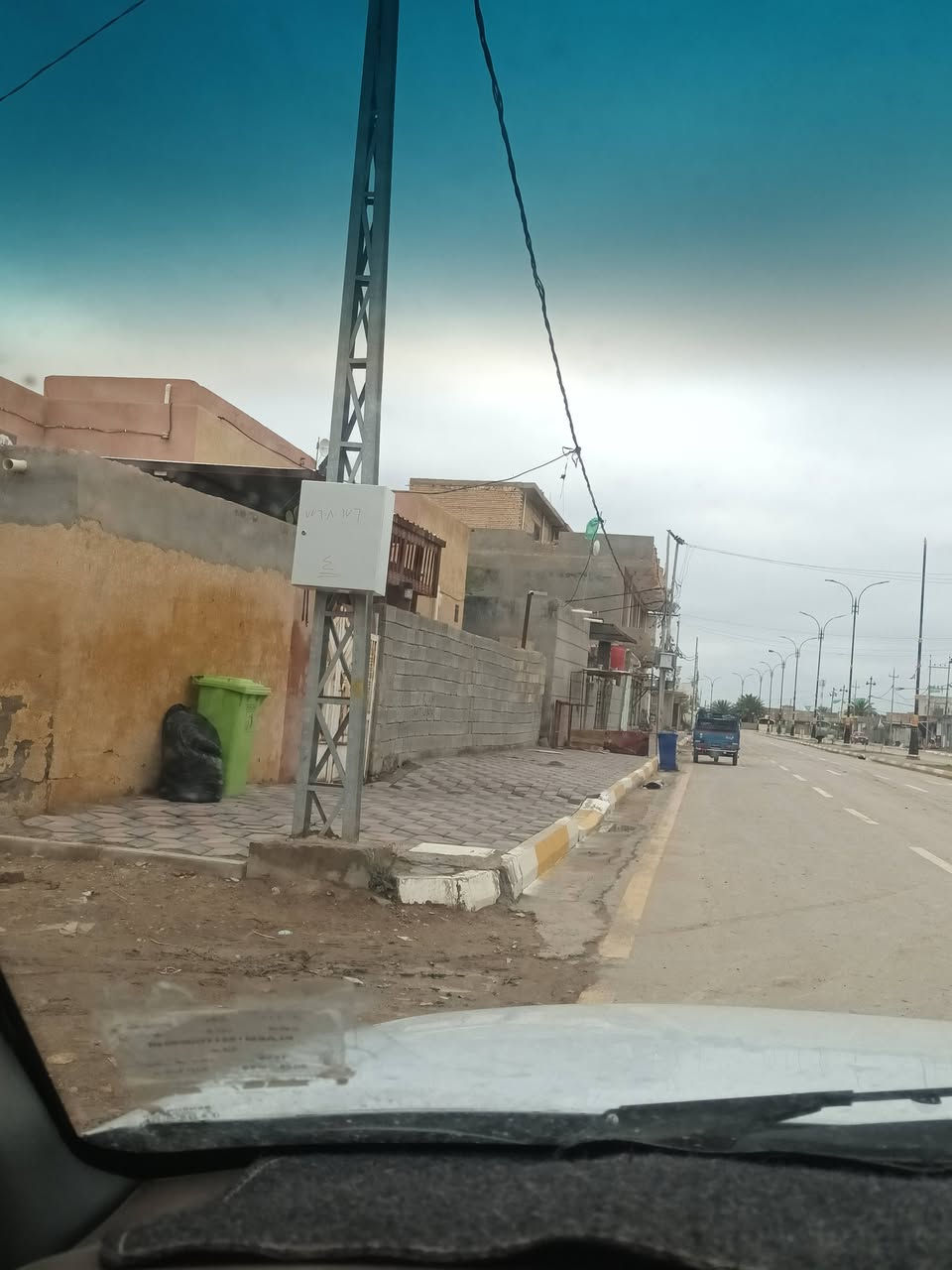 سلام عليكم بيت للأجار قريب على ابو  نور ثاني فرع يتكون من غرفتين وصاله ومطبخ واستقبال وطرمه مساحته ٢٥٠ البيت بحاله جيده
لاستفسار. ***********
