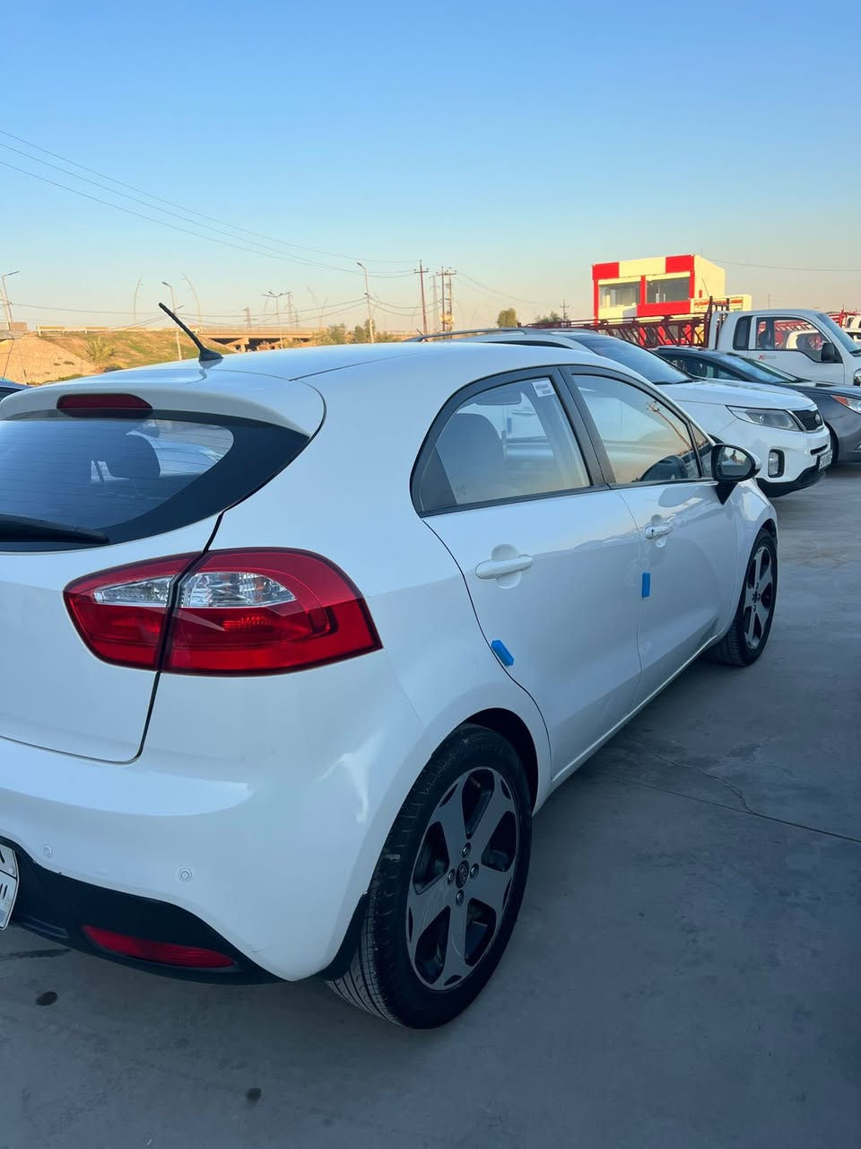 كيا ريو موديل 12 ضرر بونيد و جاملغ بلا دواخل محرك ما مفتوح لا صرف لا نفخ سياره جديده السعر 90 ا***********
