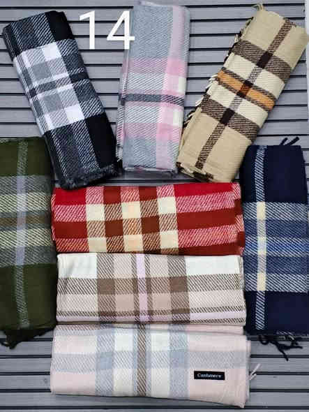 عرض خاص ✨️ 
الترند وكاله خاصه 🔥 
سكارف شتائي خامه زيتي ✅️ 
متوفر بعده نقشات 🔢 
عرض نار سعر الدرزن : 40الف فقط 
الخامة شرط الفَحص 
هاتف : ***********
