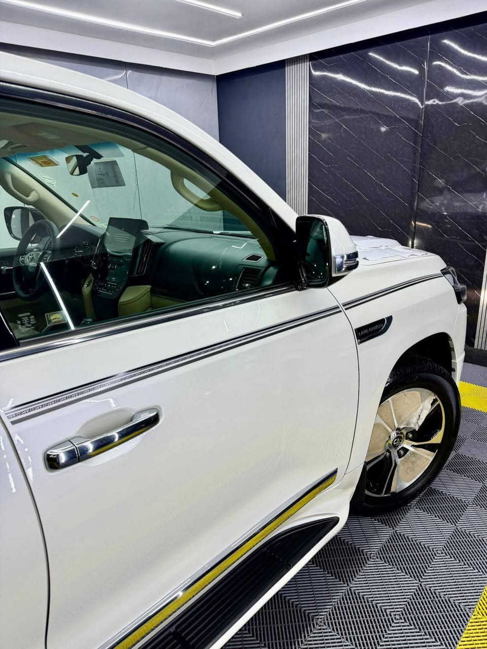 لاندكروز 2021ساز SAS وايت ادشن للبيع
المواصفات :

محرك V8 4600 المرغوببب

كامرات 360درجه

فتحة سقف 

حساسات اماميه وخلفيه 

لايت LED

مراية قلابه

تبريد شغال ثلاث قطع 

ومواصفات خير من الله 

السياره خليجيه ساز وايت ادشن 

وهواي تفاصيل متنذكر جديده جداً 

625$ وبيها مجال

السياره كفاله عامه من الشخط والرصعه السورنا بالمنشور

ماشيه 51 حقيقي

المكان البصرة ملاحظه اني مكلف بالنشر اتصل بصاحب السياره وبالخدمه 

للاستفسار ‭ ***********
