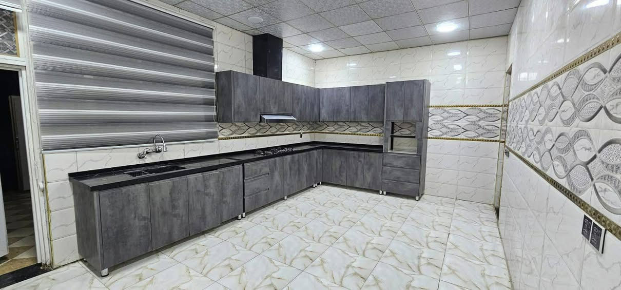 🏡 دار سكن للبيع
📍 الموقع : حي البقيع/حولي الخصيمه/ عرصات ماجد حاشوش
📐 المساحة: 200 م بناء ٢٠٢٥ عكاده
🏠 الدار طابو زراعي سند ٢٥ بيه معامله تطويب

🏠 التفاصيل:
▫️ غرفتين نوم ٤×٤.٥ واحده سويت
▫️ استقبال كبير ٤×٦
▫️ مطبخ كبير  ٤×٦
▫️ صالة كبيره ٩×٤
▫️ منور خلفي وجانبي
▫️ مجاميع صحية داخلية وخارجية 
▫️ طارمة كبيرة
✨️  شارع ١٢ م تبليط وارصفه وخدمات كامله 
📍 موقع هادئ ومناسب للسكن .
📞 للاستفسار خاص ***********
