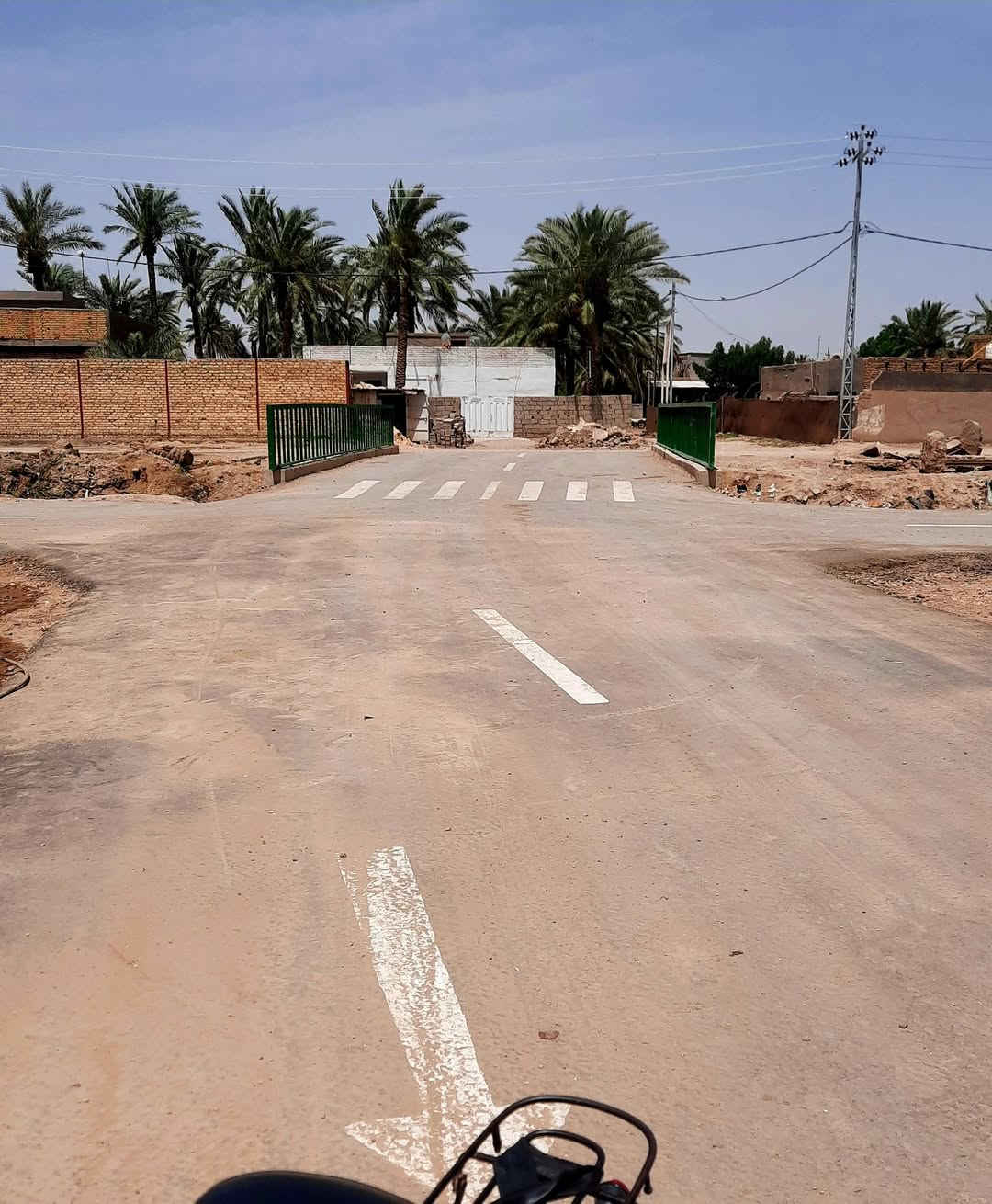 هيكل للبيع مساحة ٢٠٠ متر بناء درجه اولى مكان الحمزه  الغربي. مجمع ام البنين  السكني.  متوفر كافة  الخدمات  الاستفسار . ***********

