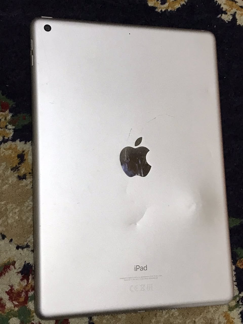 ايباد 9 ذاكرة 64 بس بلا زمه بدله بصمه شغاله وسعره 180 وهذا ***********
