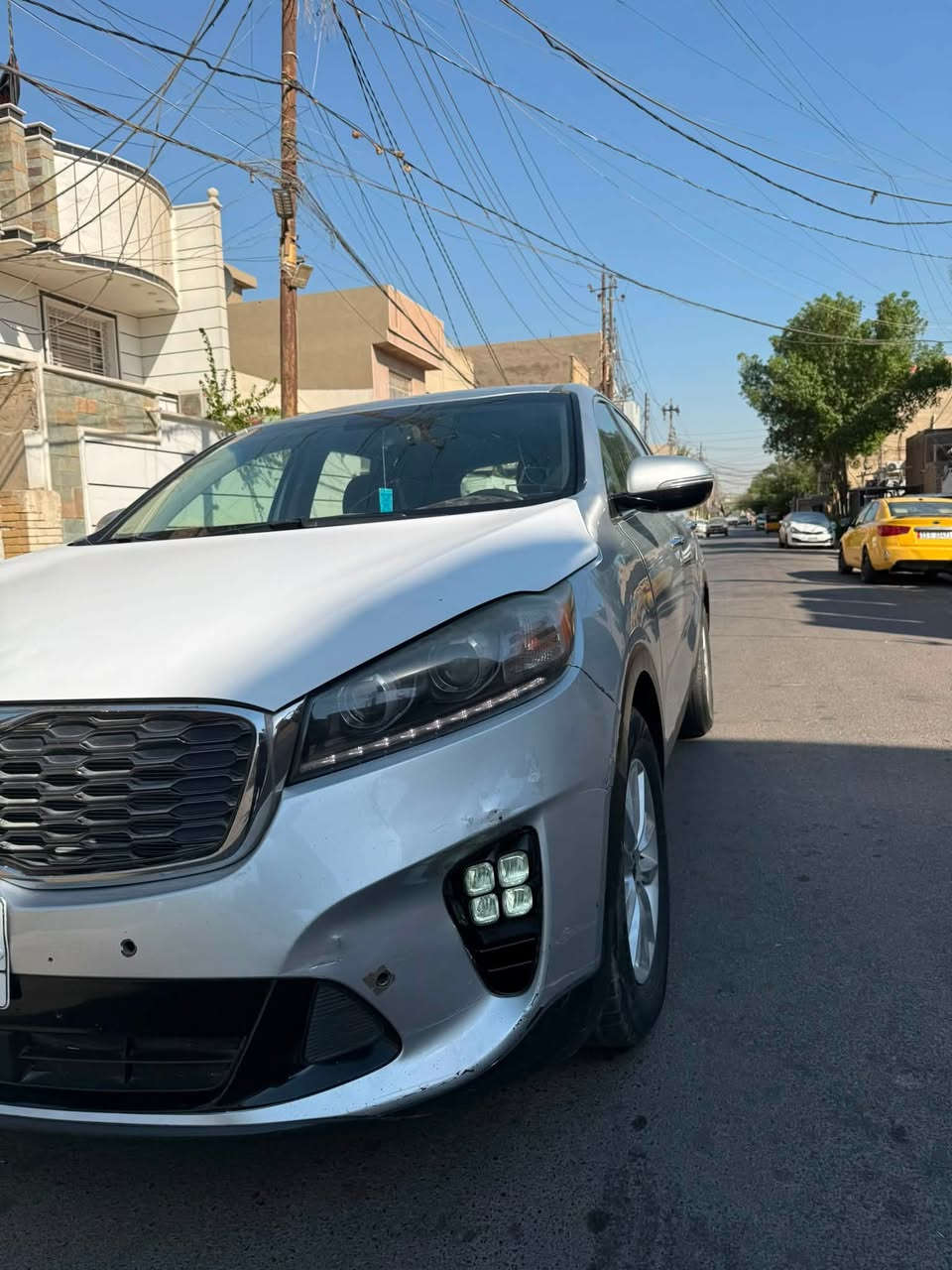 سورنتو ٢٠٢٠
لون السياره :سلفر 

مكينه ٦سلندر GDI

مواصفات السياره :نص فول 

١-شاشه كبيره 

٢-ثلاثه انظمه قياده 

٣-ابل كار بلاي 

٤-قطعتين تبريد ❄️

الباقي معروف بالنص فول 

ضرر السياره: في امريكا مبدل فقط بنيد و بالعراق مبدل قبق جنطه و يوجد بارد بسيط في مناطق محدده 

السونار مصحوب بالمنشور 

مكان السياره بغداد 

السعر ١٨٠ ورقه 

مجال بسيط جدا جدا جدا حق الجيه 

للاستفسار الاتصال :***********
