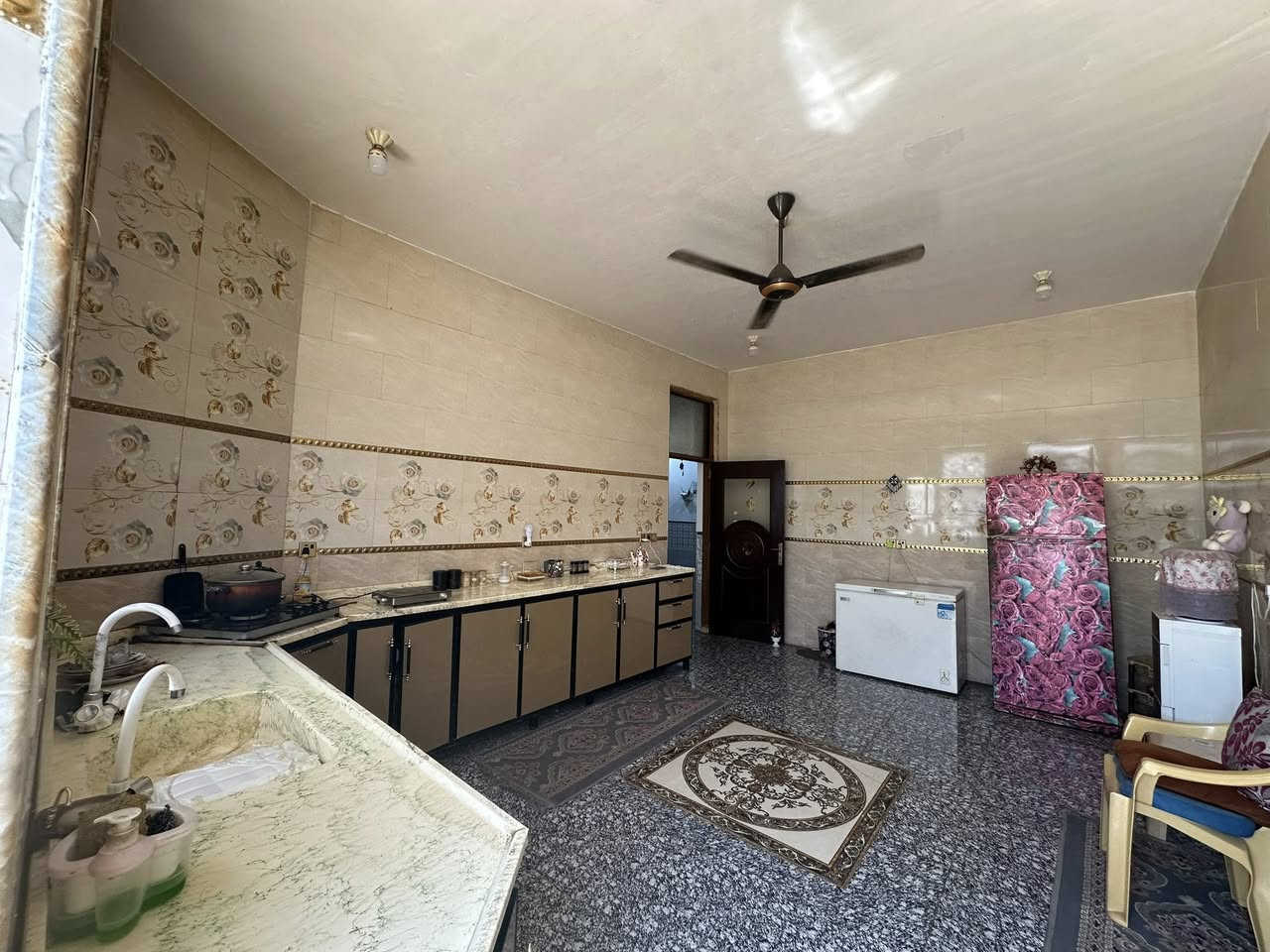 دار سكن طابو صرف في ( حي الكرار الأول )
مقابيل ( مول ابو نور )

(( البيت ركن + أمامه متنزه ))

مساحة ٣٠٠ م - بناء طابوق - سقف صب كونكريت 
(( ٢ غرف نوم )) - بناء درجة أول بيت كلة سيراميك

كل الخدمات متوفرة - ماء - كهرباء - تبليط - انارة
أرصفة - مجاري - أمامه متنزه - ركن 
(( تحويل مباشر ))

للاستفسار مراجعة مكتب غازي للعقار   
واسط - الزبيدية - قرب أفران المائدة  *********** 
***********
