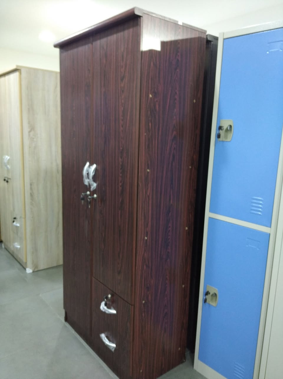Doha furniture what's  7740 2295  
Bedfram mattress cabinet available MORE photo WhatsApp


**إذا كنت صاحب هذا الإعلان وتريد حذفه لأي سبب، رجاءا أرسل رسالة إلى الدعم الفني**
