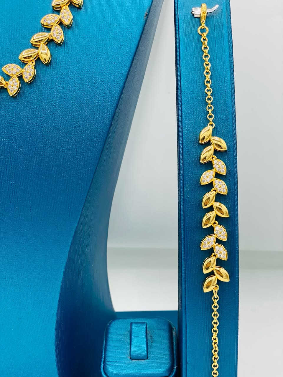 سيت ذهب برازيلي فاخر
أناقة تكمّل إطلالتك بكل المناسبات 💛
✔ طلاء ثابت
✔ لمعان راقي
✔ كوالتي عالي
✔ تصميم ناعم يليق بكل الأذواق
اختيار مثالي للهدايا 🎁 أو للتميز بإطلالة فخمة 👌
📩 للاستفسار راسلوا الصفحة
🚚 توصيل متوفر إلى كافة المحافظات
#ذهب_برازيلي #سيت_ذهب #اكسسوارات #هدايا #تذكير


**إذا كنت صاحب هذا الإعلان وتريد حذفه لأي سبب، رجاءا أرسل رسالة إلى الدعم الفني**