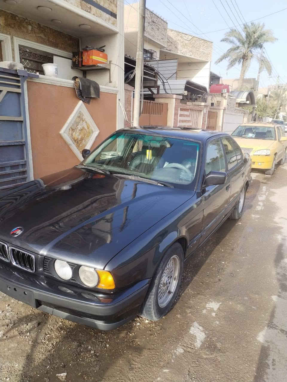 بي ام موديل 1990حجم 535 كير اوتو اربعة جام كهرباء  سنتر لوك سلايت روف رقم بغداد مكان  بغداد حي الإعلام يوجد وات ساب ***********   ملاحظة مفقودة سنويه بيه كتاب قاضي تفاصيل سنوية من مرور وعندي سنوية استنساخ سعر 48 بيهه  مجال
