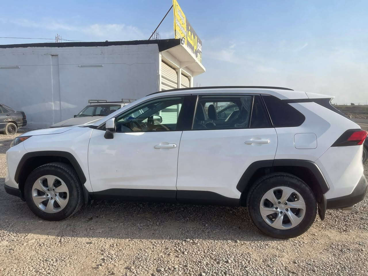 روف فور كلين مابيهة ضرر وارد امريكي موديل 2020
شرط اتحويل محرك وگير شرط 
اتصل وتدلل *********** 
السعر215 وبيها مجال المكان ناحيه القياره بسمي شرط تحويل تريد وكالة
