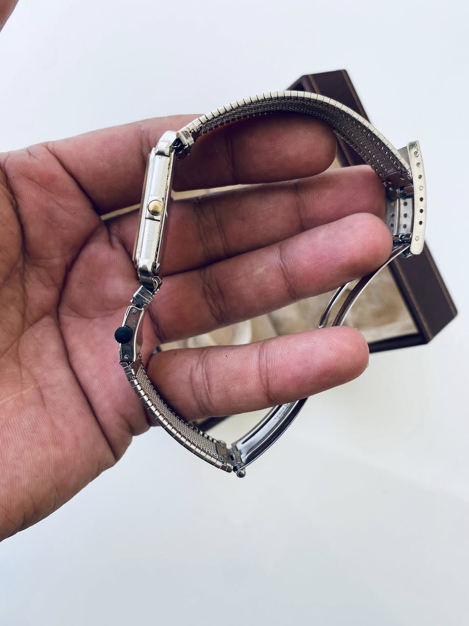 ساعة كوارتز بونتياك

 موديل تانك كلاسك 
سويسري اصليه مينه مميزه
سيرمستبدل بسير فنتج اصلي 
علبه فنتج نظافه ممتازه أبعاده ساعه 28/36 
سعر 75 الف يتوفر توصيل


**إذا كنت صاحب هذا الإعلان وتريد حذفه لأي سبب، رجاءا أرسل رسالة إلى الدعم الفني**
