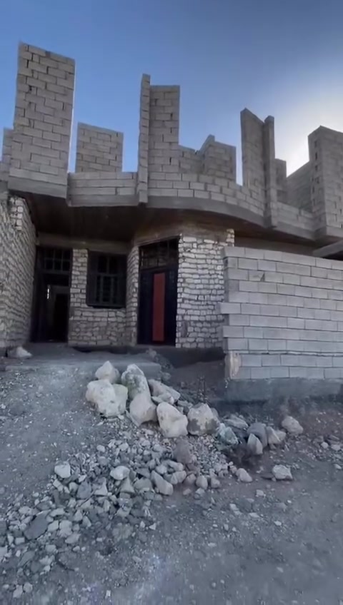 بسم الله هيكل طابقين للبيع 📍عبور جسر زنكورة قرب مدرسة الخوارزمي
٢٠٠متر 
يحتوي على غرف ٤  
وصحيات داخليه 
وحمامات ٢
وصاله واسعه 
مطبخ حار واسع
 مناور ٢
مرقم بلدية مفوض للطابو 
السعر ٦٠ ويرهم مقدمة ٢٥ مليون والباقي اقساط ٥٠٠ بالشهر 
مكتب كريم العبيدي للعقار 
***********
